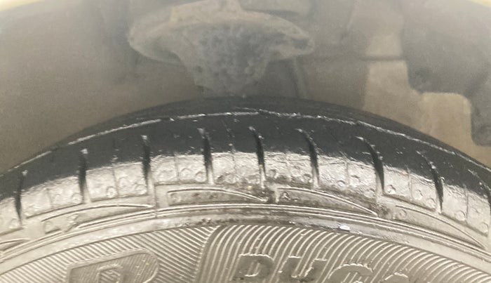 2015 Hyundai Eon ERA +, Petrol, Manual, 86,618 km, Right Front Tyre Tread