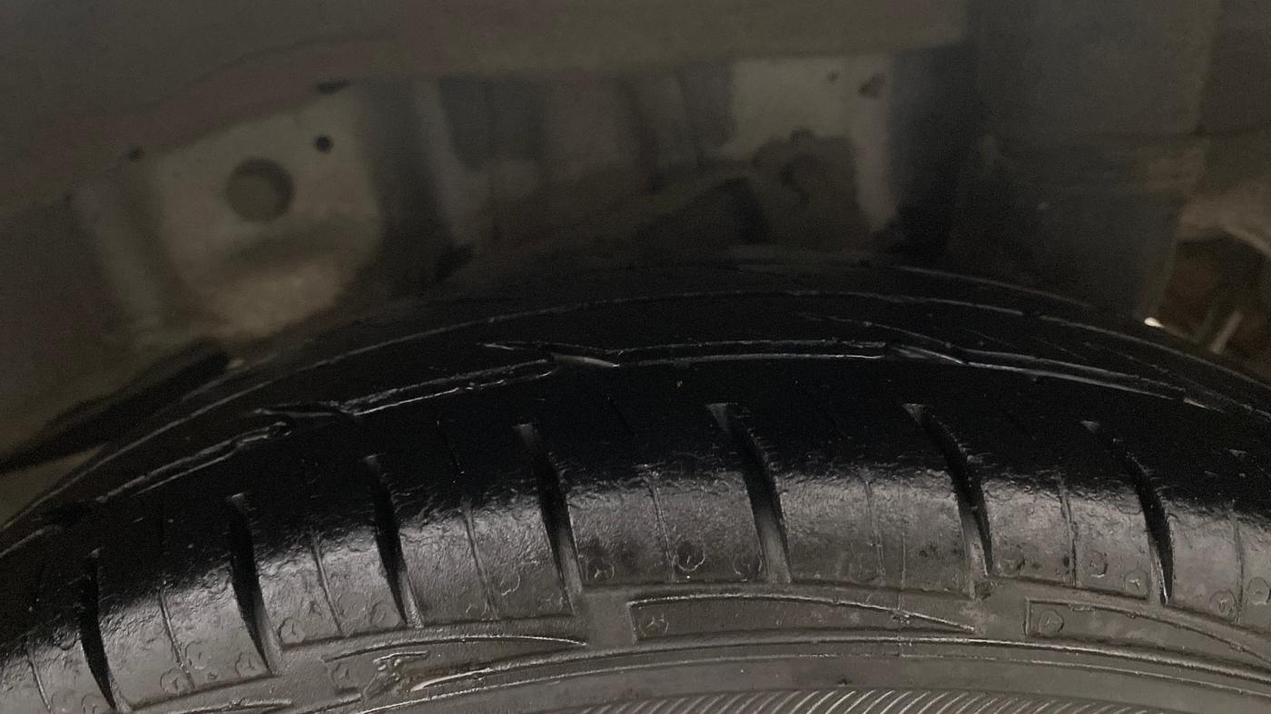 2015 Hyundai Eon ERA +, Petrol, Manual, 86,618 km, Left Rear Tyre Tread