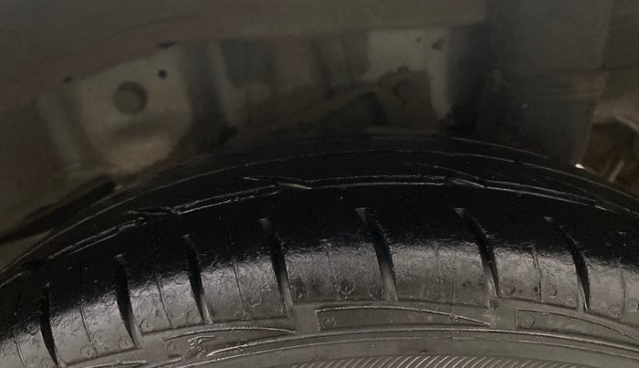 2015 Hyundai Eon ERA +, Petrol, Manual, 86,618 km, Left Rear Tyre Tread