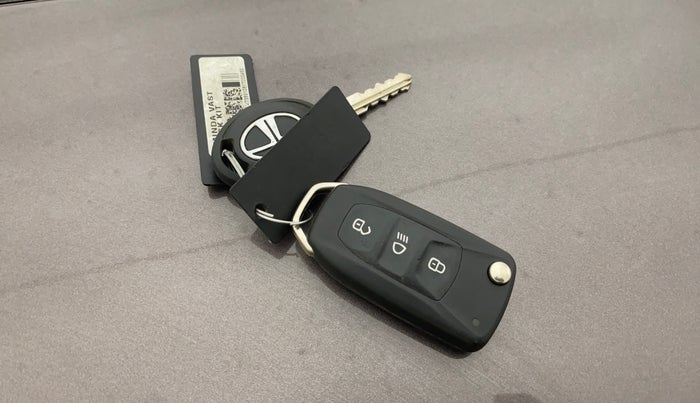 2017 Tata TIGOR XTA PETROL, Petrol, Automatic, 29,990 km, Key Close Up