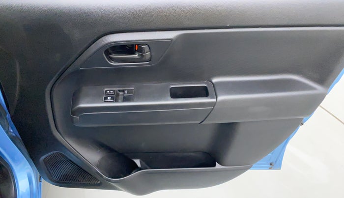 2020 Maruti New Wagon-R LXI CNG 1.0 L, CNG, Manual, 18,126 km, Driver Side Door Panels Control