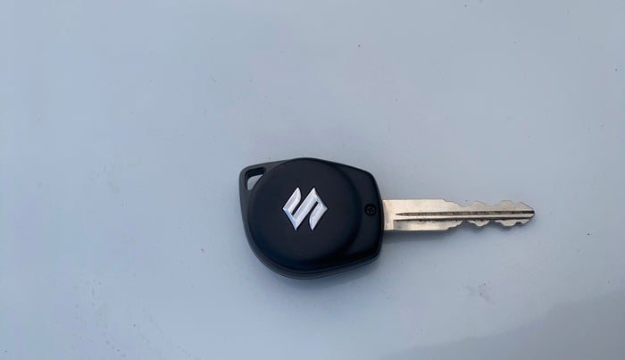 2023 Maruti Swift VXI, Petrol, Manual, 24,704 km, Key Close Up