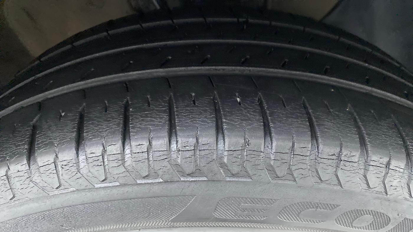 2019 Hyundai Elite i20 1.2 MAGNA PLUS VTVT, Petrol, Manual, 26,452 km, Right Front Tyre Tread