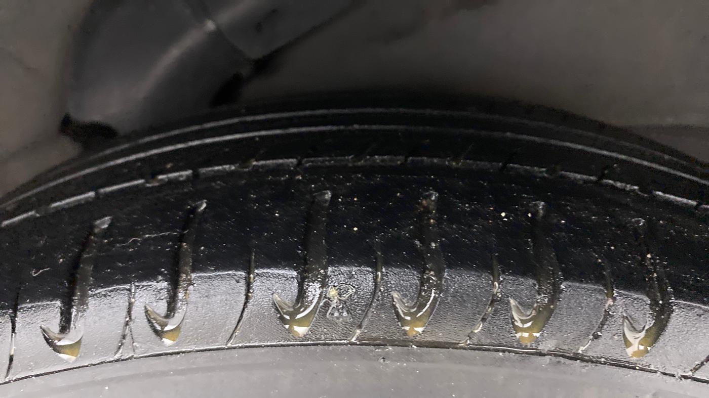 2014 Hyundai i10 SPORTZ 1.1, Petrol, Manual, 49,374 km, Left Rear Tyre Tread