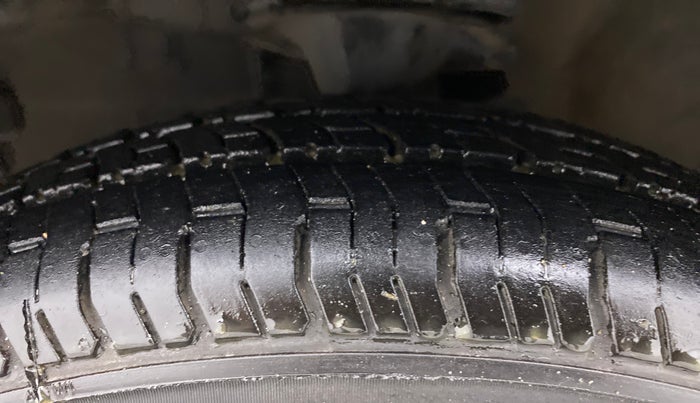 2014 Hyundai i10 SPORTZ 1.1, Petrol, Manual, 49,374 km, Left Front Tyre Tread