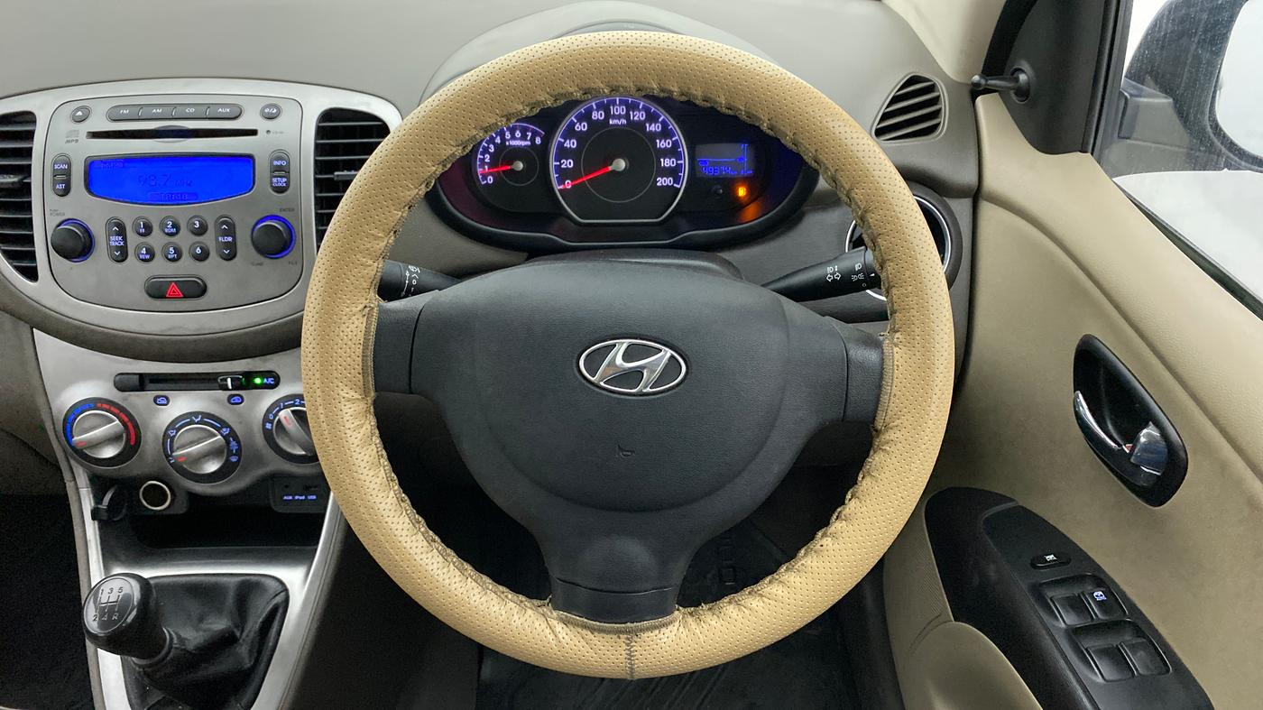 2014 Hyundai i10 SPORTZ 1.1, Petrol, Manual, 49,374 km, Steering Wheel Close Up
