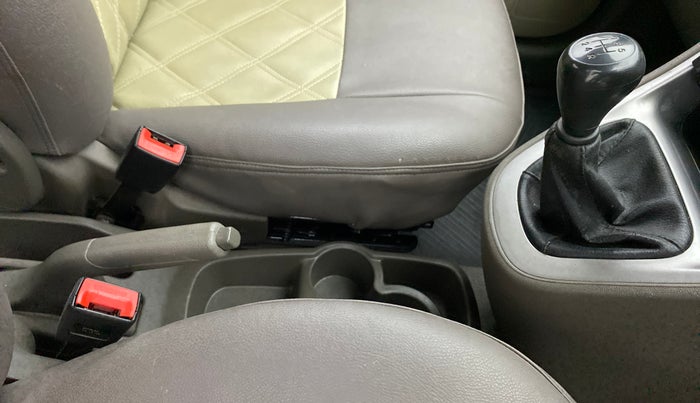 2014 Hyundai i10 SPORTZ 1.1, Petrol, Manual, 49,374 km, Gear Lever