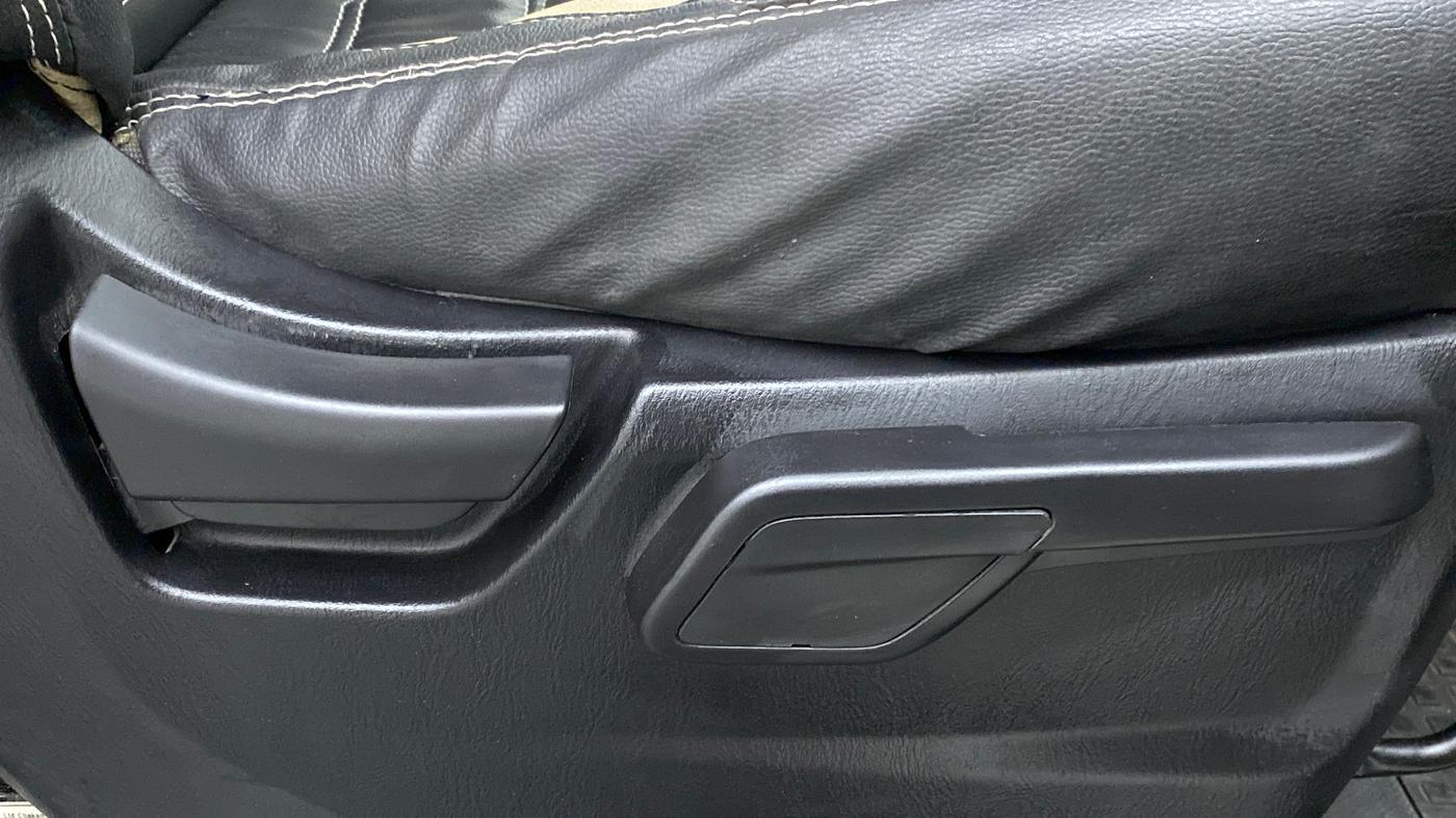 2019 Mahindra Scorpio S7 140 BHP 2WD, Diesel, Manual, 35,956 km, Driver Side Adjustment Panel