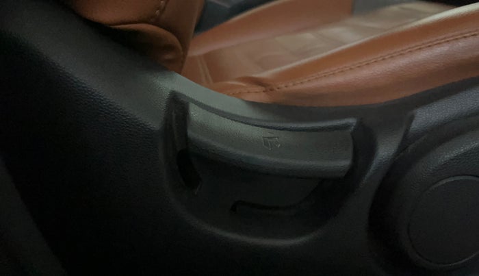 2018 Hyundai Elite i20 ASTA 1.2, Petrol, Manual, 88,615 km, Driver Side Adjustment Panel