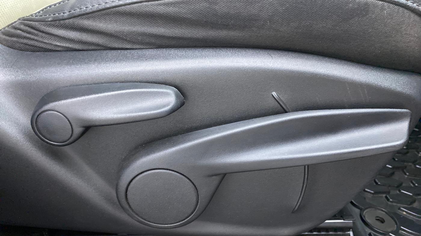 2018 Jeep Compass LIMITED (O) 2.0, Diesel, Manual, 30,896 km, Driver Side Adjustment Panel