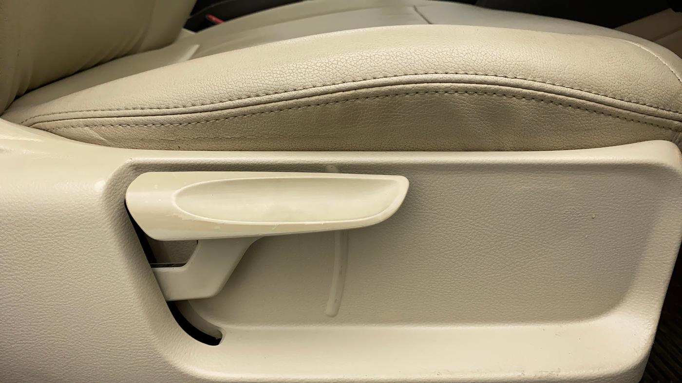 2015 Volkswagen Vento HIGHLINE PETROL, Petrol, Manual, 38,907 km, Driver Side Adjustment Panel