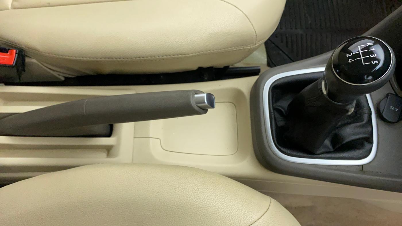2015 Volkswagen Vento HIGHLINE PETROL, Petrol, Manual, 38,907 km, Gear Lever