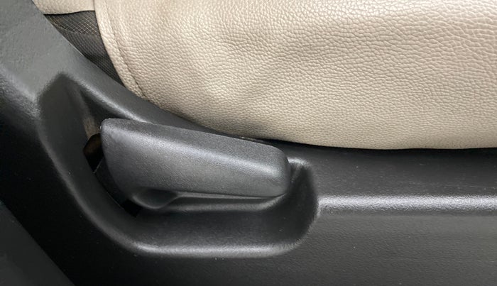 2015 Maruti Wagon R 1.0 LXI CNG, CNG, Manual, 87,691 km, Driver Side Adjustment Panel