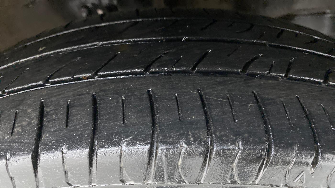 2015 Maruti Wagon R 1.0 LXI CNG, CNG, Manual, 87,691 km, Right Front Tyre Tread