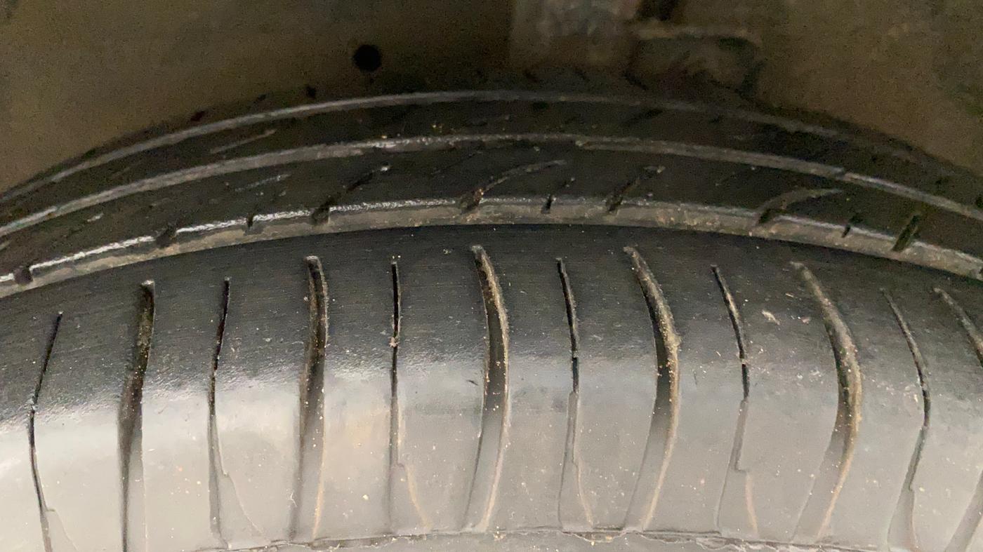 2016 Maruti Celerio VXI AMT (O), Petrol, Automatic, 1,04,320 km, Left Front Tyre Tread