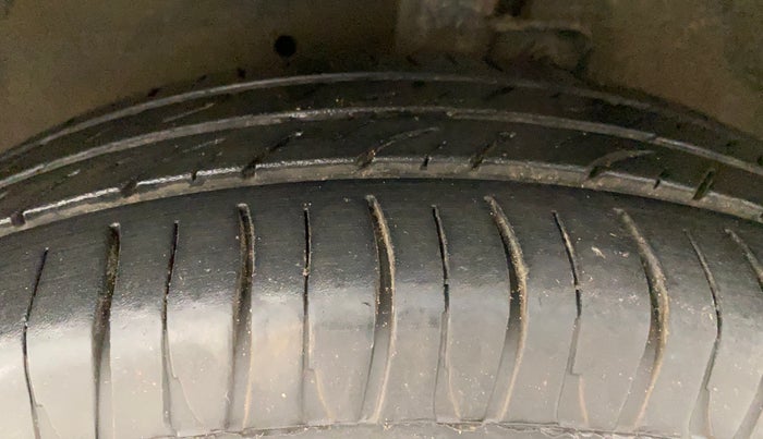 2016 Maruti Celerio VXI AMT (O), Petrol, Automatic, 1,04,320 km, Left Front Tyre Tread