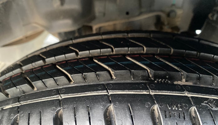 2016 Hyundai Eon ERA +, Petrol, Manual, 57,362 km, Left Rear Tyre Tread