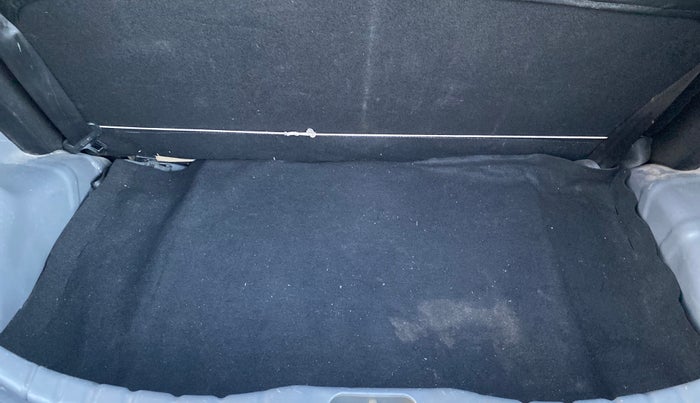 2016 Hyundai Eon ERA +, Petrol, Manual, 57,362 km, Boot Inside