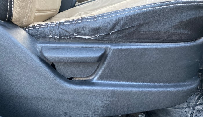 2016 Hyundai Eon ERA +, Petrol, Manual, 57,362 km, Driver Side Adjustment Panel