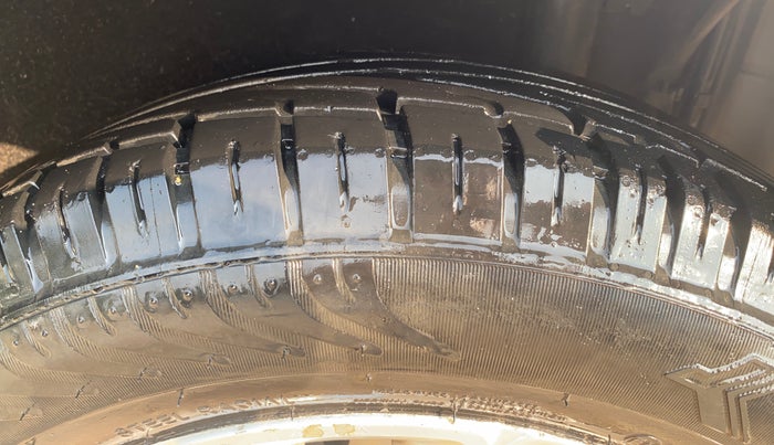 2014 Ford Ecosport TITANIUM 1.5L DIESEL (OPT), Diesel, Manual, 1,15,278 km, Left Rear Tyre Tread