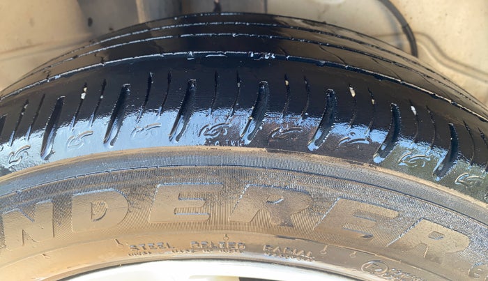 2014 Ford Ecosport TITANIUM 1.5L DIESEL (OPT), Diesel, Manual, 1,15,278 km, Right Rear Tyre Tread