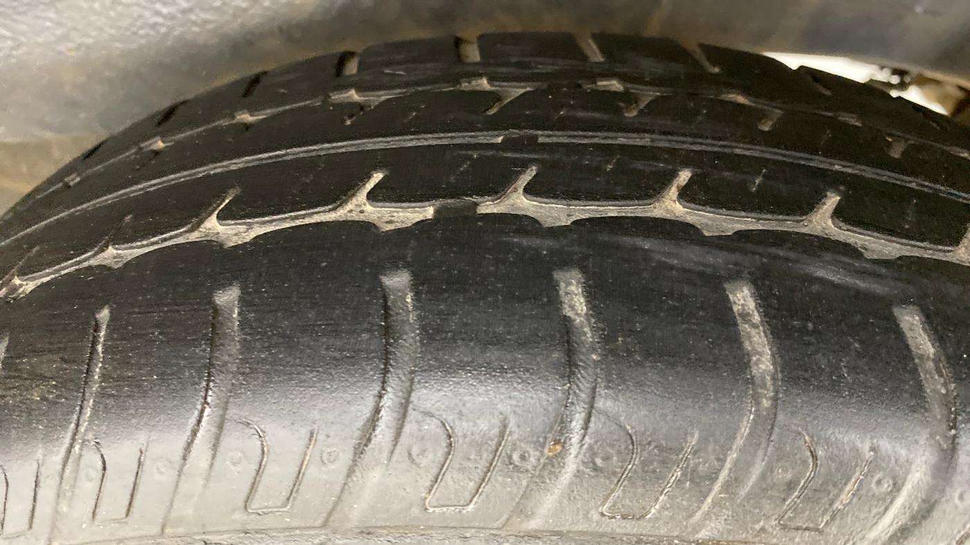 2015 Maruti Wagon R 1.0 VXI, Petrol, Manual, 33,403 km, Left Rear Tyre Tread