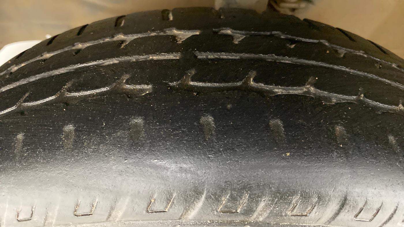 2015 Maruti Wagon R 1.0 VXI, Petrol, Manual, 33,403 km, Left Front Tyre Tread