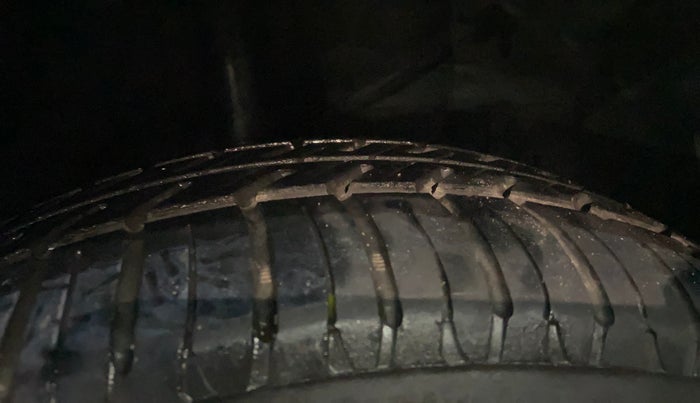 2015 Tata Zest XT PETROL, Petrol, Manual, 71,828 km, Right Front Tyre Tread