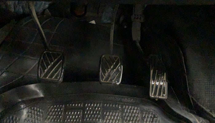 2015 Maruti Baleno DELTA PETROL 1.2, Petrol, Manual, 61,667 km, Pedals