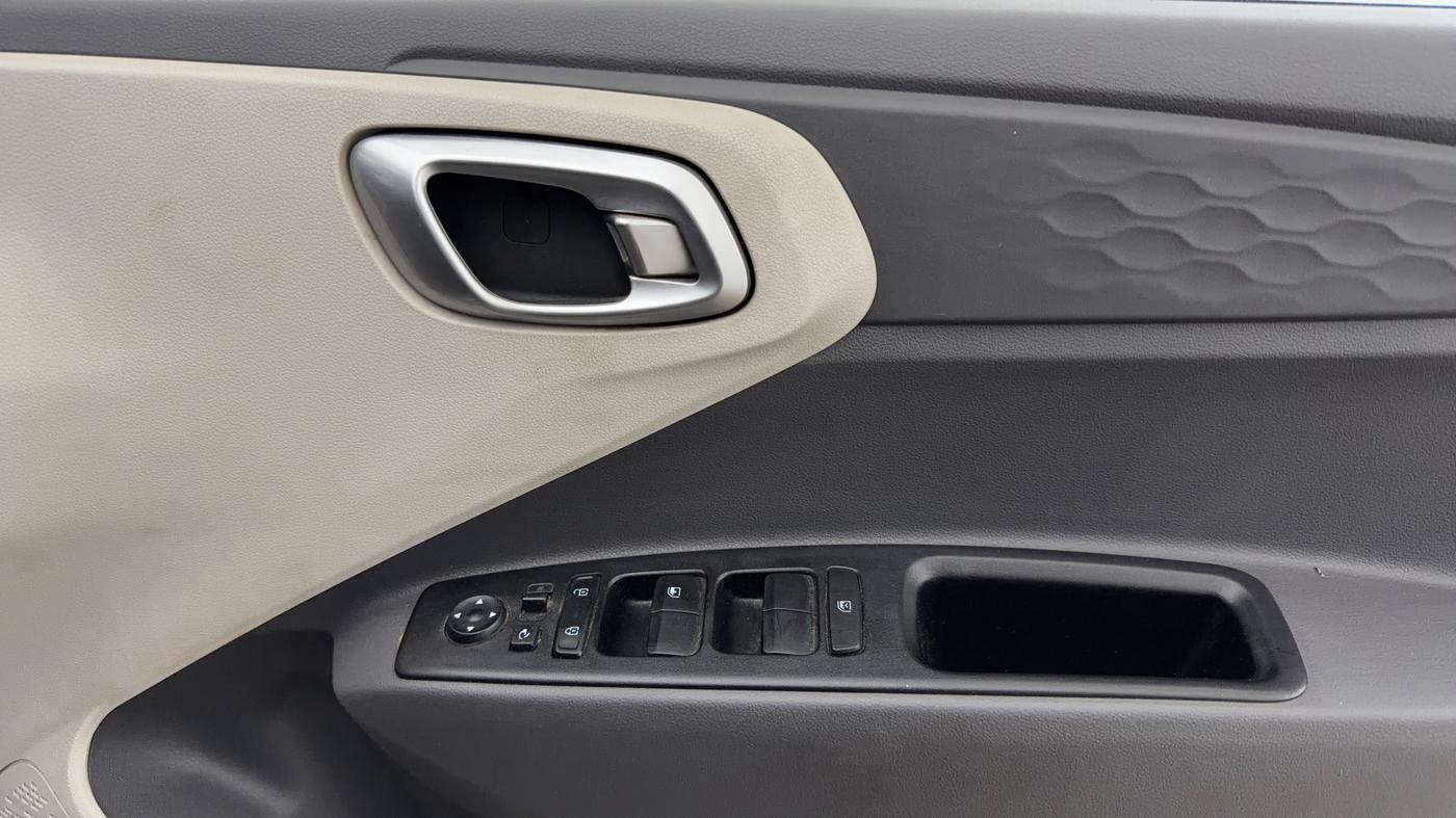 2020 Hyundai AURA SX PLUS 1.2 AMT, Petrol, Automatic, 59,321 km, Driver Side Door Panels Control