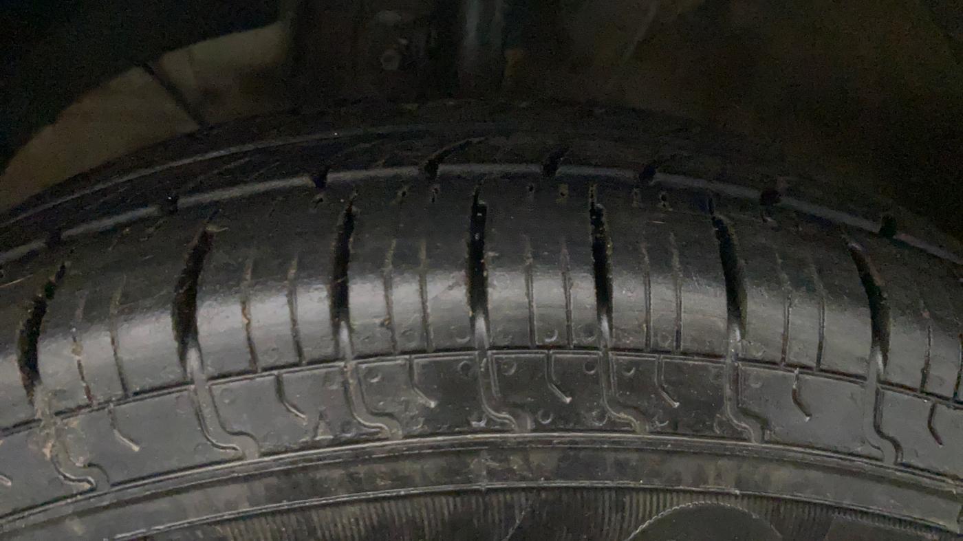 2024 Maruti Swift VXI 1.2L CNG, CNG, Manual, 32,868 km, Left Front Tyre Tread