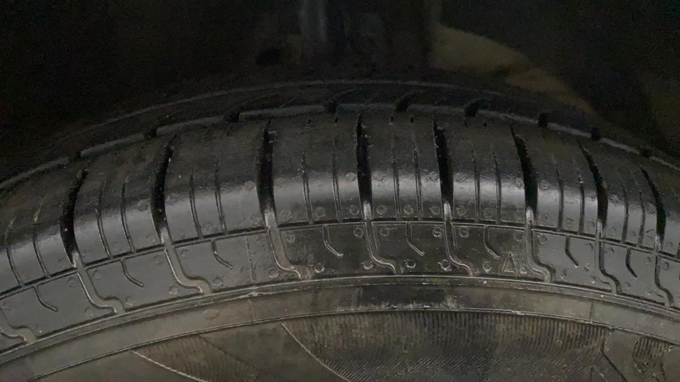 2024 Maruti Swift VXI 1.2L CNG, CNG, Manual, 32,868 km, Right Front Tyre Tread