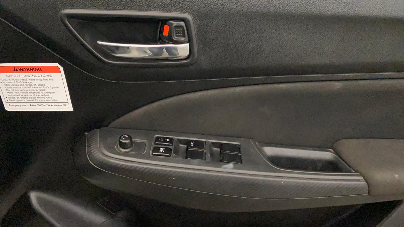 2024 Maruti Swift VXI 1.2L CNG, CNG, Manual, 32,868 km, Driver Side Door Panels Control