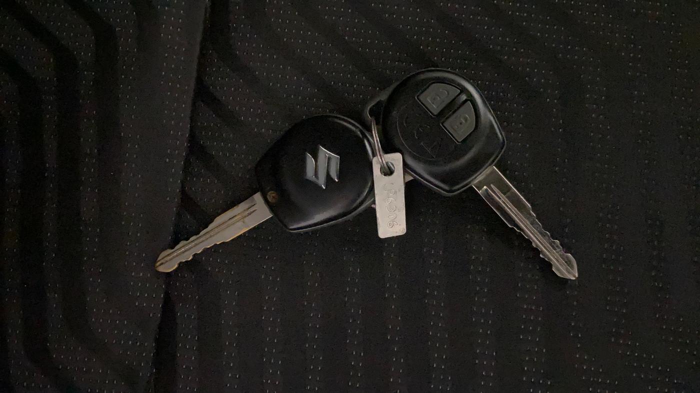 2024 Maruti Swift VXI 1.2L CNG, CNG, Manual, 32,868 km, Key Close Up