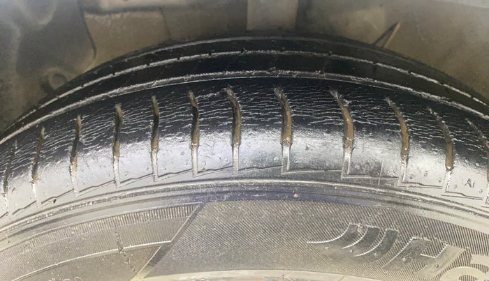 2019 Hyundai NEW SANTRO SPORTZ CNG, CNG, Manual, 48,972 km, Left Front Tyre Tread