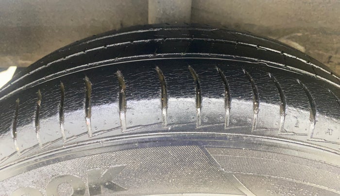2019 Hyundai NEW SANTRO SPORTZ CNG, CNG, Manual, 48,972 km, Right Rear Tyre Tread