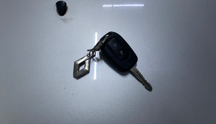 2021 Renault TRIBER RXL MT, Petrol, Manual, 30,171 km, Key Close Up