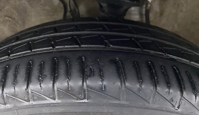 2021 Maruti Alto LXI, Petrol, Manual, 40,627 km, Left Front Tyre Tread