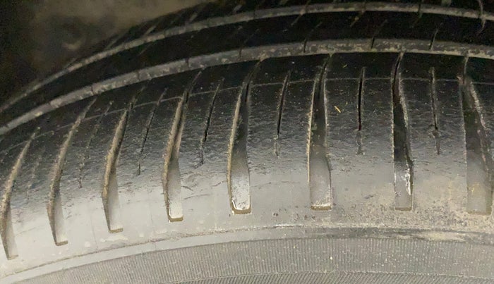 2018 Maruti IGNIS DELTA 1.2 AMT, CNG, Automatic, 1,00,481 km, Left Front Tyre Tread