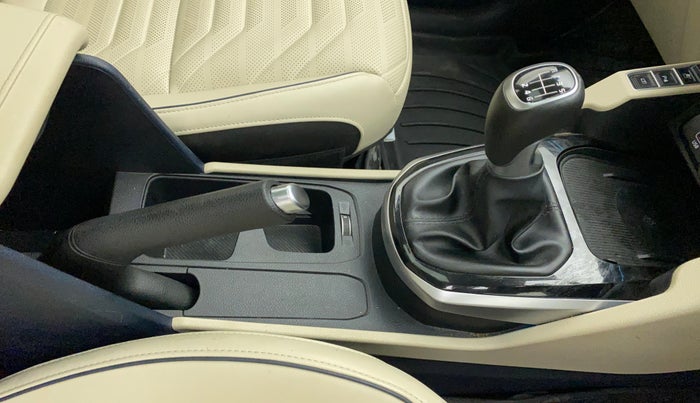 2022 KIA CARENS LUXURY PLUS 1.4 PETROL 6 STR, Petrol, Manual, 9,041 km, Gear Lever