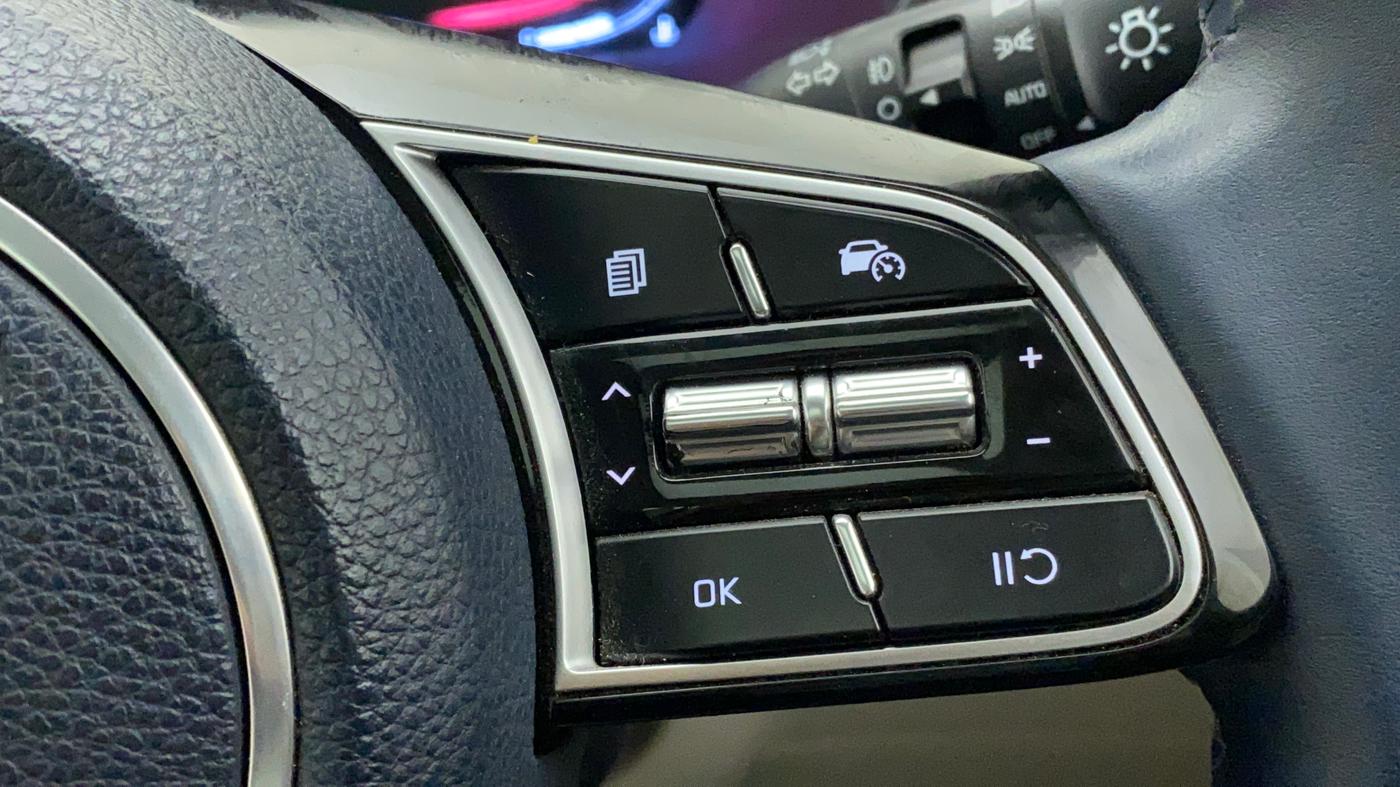2022 KIA CARENS LUXURY PLUS 1.4 PETROL 6 STR, Petrol, Manual, 9,041 km, Adaptive Cruise Control