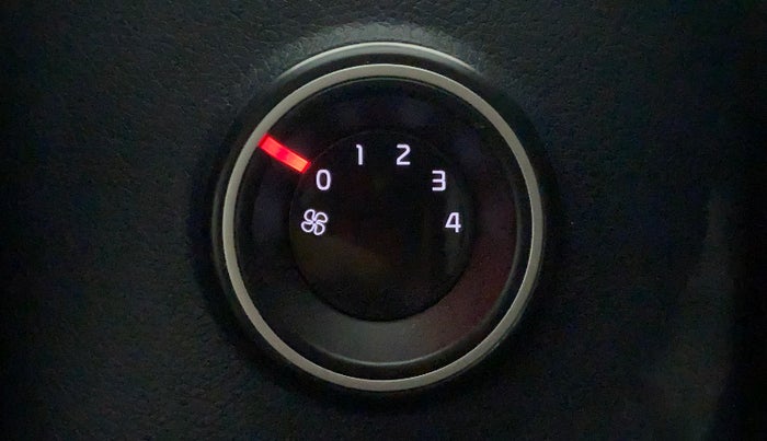 2022 KIA CARENS LUXURY PLUS 1.4 PETROL 6 STR, Petrol, Manual, 9,041 km, Rear AC Temperature Control