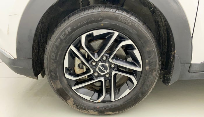 2022 KIA CARENS LUXURY PLUS 1.4 PETROL 6 STR, Petrol, Manual, 9,041 km, Left Front Wheel