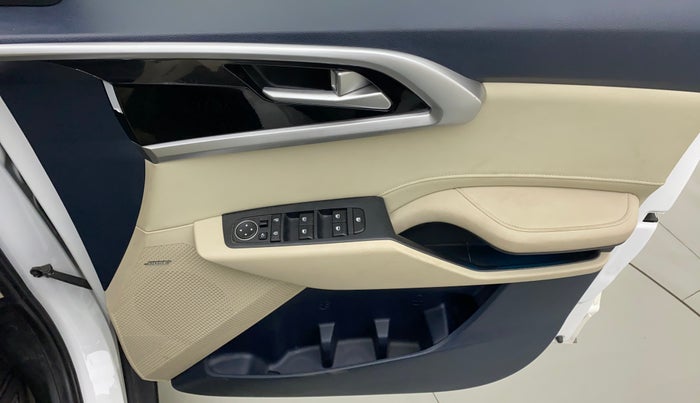 2022 KIA CARENS LUXURY PLUS 1.4 PETROL 6 STR, Petrol, Manual, 9,041 km, Driver Side Door Panels Control
