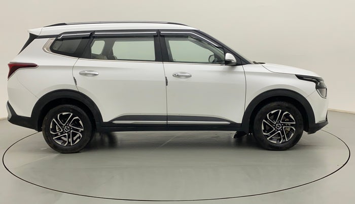 2022 KIA CARENS LUXURY PLUS 1.4 PETROL 6 STR, Petrol, Manual, 9,041 km, Right Side View