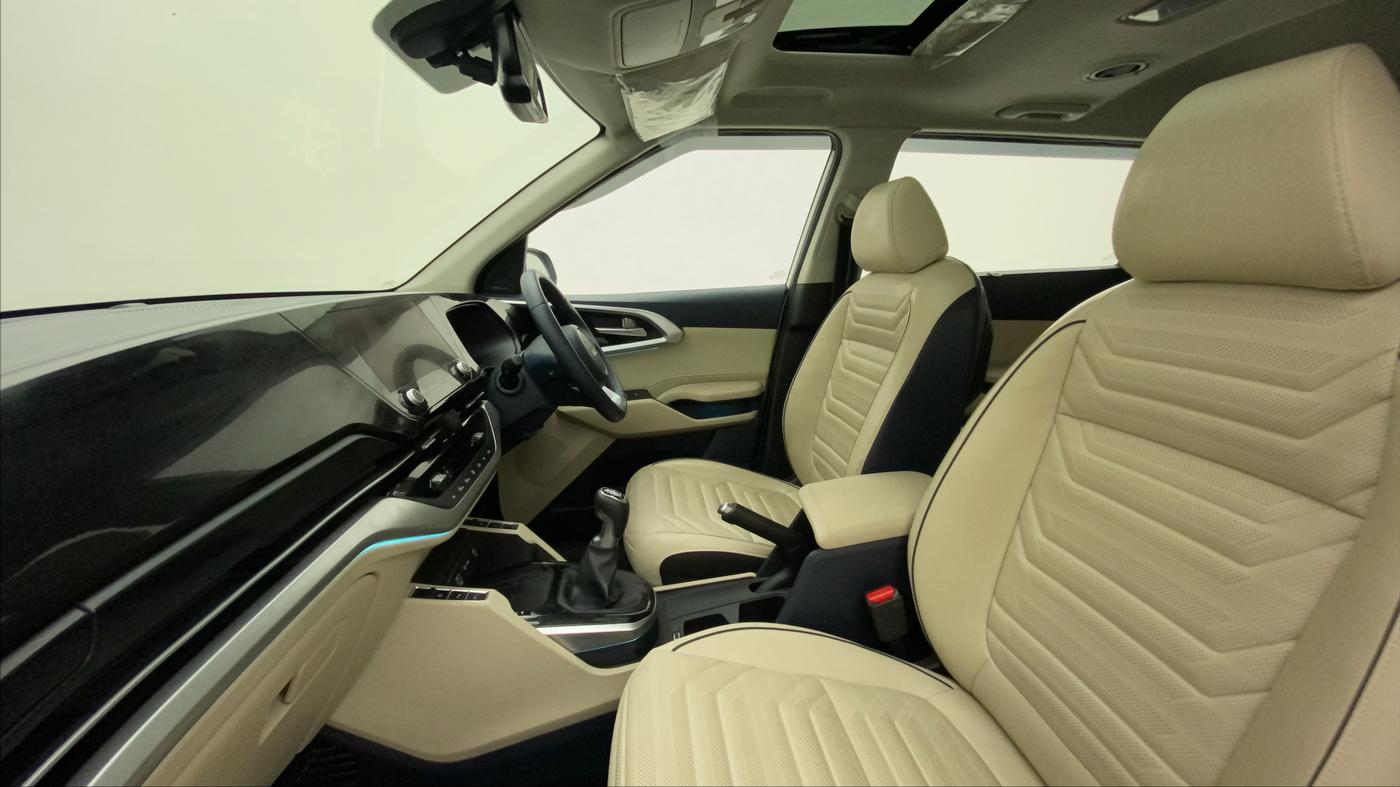2022 KIA CARENS LUXURY PLUS 1.4 PETROL 6 STR, Petrol, Manual, 9,041 km, Right Side Front Door Cabin