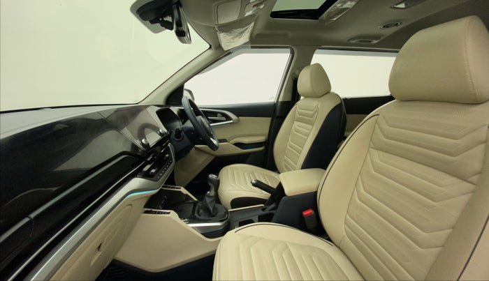 2022 KIA CARENS LUXURY PLUS 1.4 PETROL 6 STR, Petrol, Manual, 9,041 km, Right Side Front Door Cabin