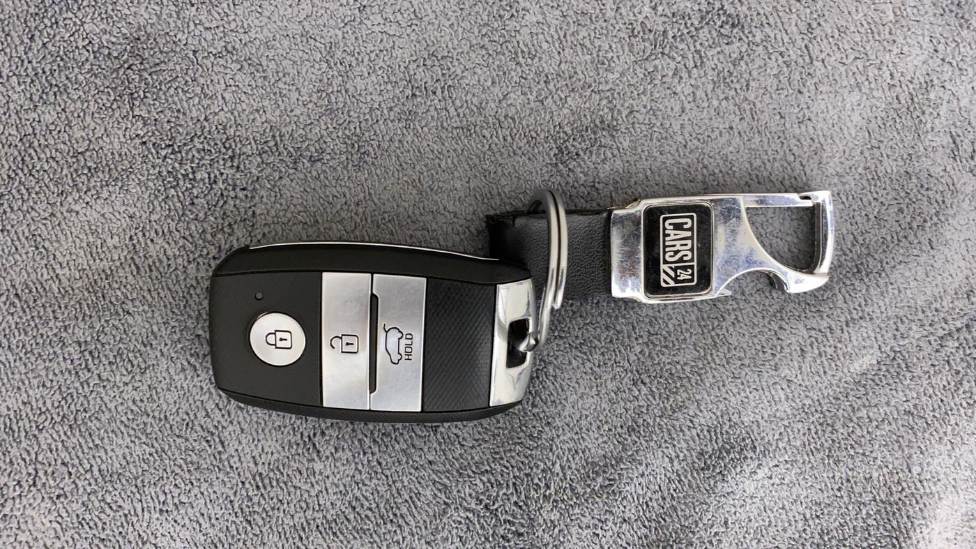 2022 KIA CARENS LUXURY PLUS 1.4 PETROL 6 STR, Petrol, Manual, 9,041 km, Key Close Up