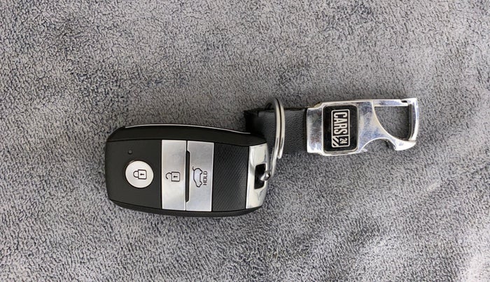 2022 KIA CARENS LUXURY PLUS 1.4 PETROL 6 STR, Petrol, Manual, 9,041 km, Key Close Up