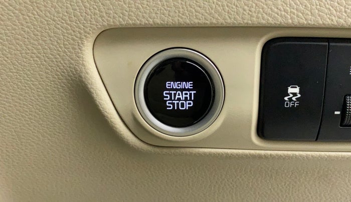 2022 KIA CARENS LUXURY PLUS 1.4 PETROL 6 STR, Petrol, Manual, 9,041 km, Keyless Start/ Stop Button